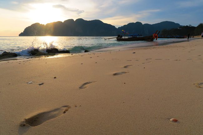 long-beach-ko-phi-phi-thailand-footprints-in-sand