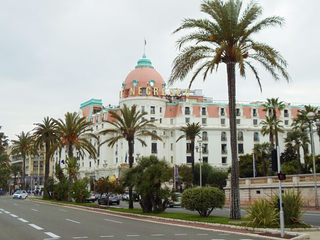 negresco-hotel-promenade-des-anglais-nice-boardwalk