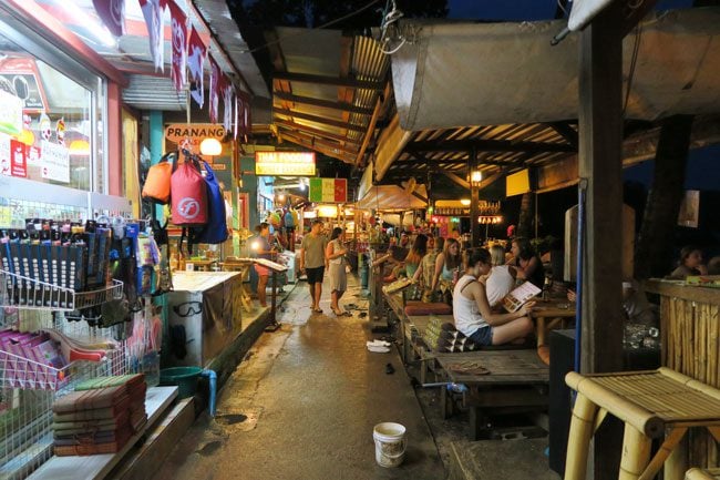 railay-beach-promenade-thailand