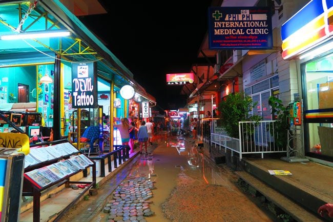 ton-sai-village-streets-at-night-ko-phi-phi