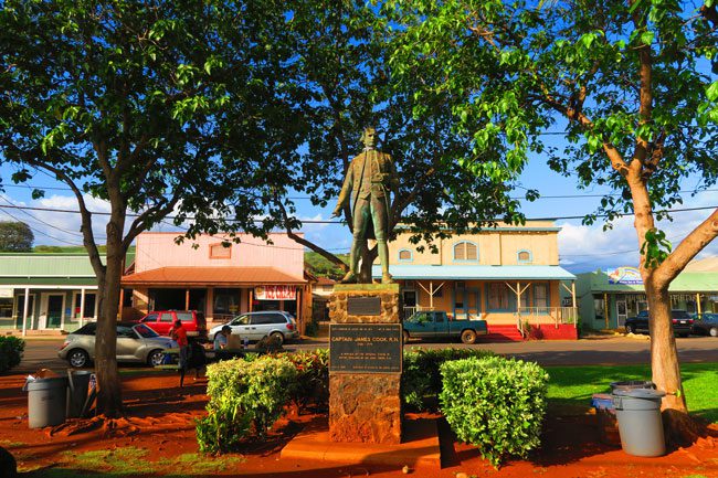 Captain Cook statue - Waimea Kauai - Hawaii