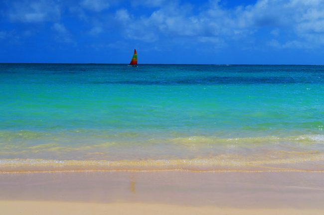 Lanikai Tropical Beach - Oahu - Hawaii - sail boat