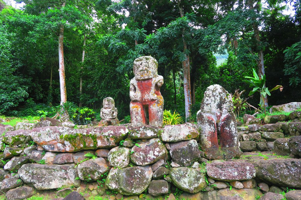 מקדש בהיבה אוא - פסלי טיקי - טהיטי - פולינזיה צרפתית
