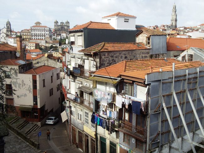 Laundy in homes - view fro Se Cathedral - Porto - Portugal