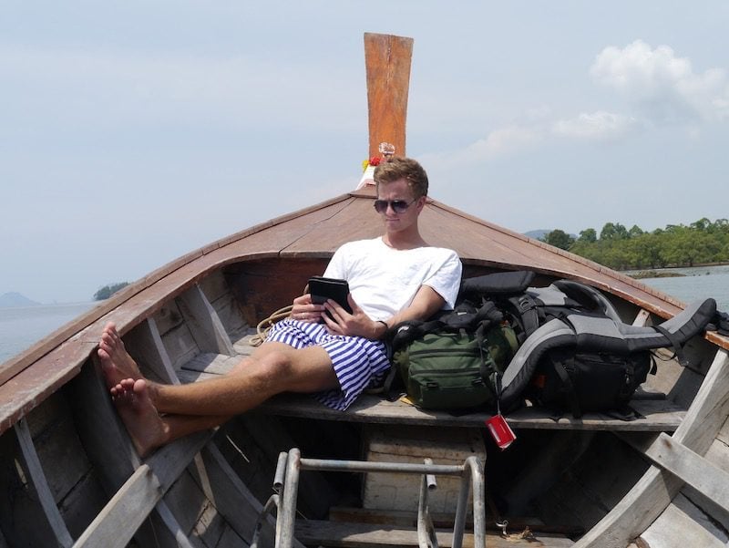 Studying on a long tail boat in Myanmar - vagabjorn