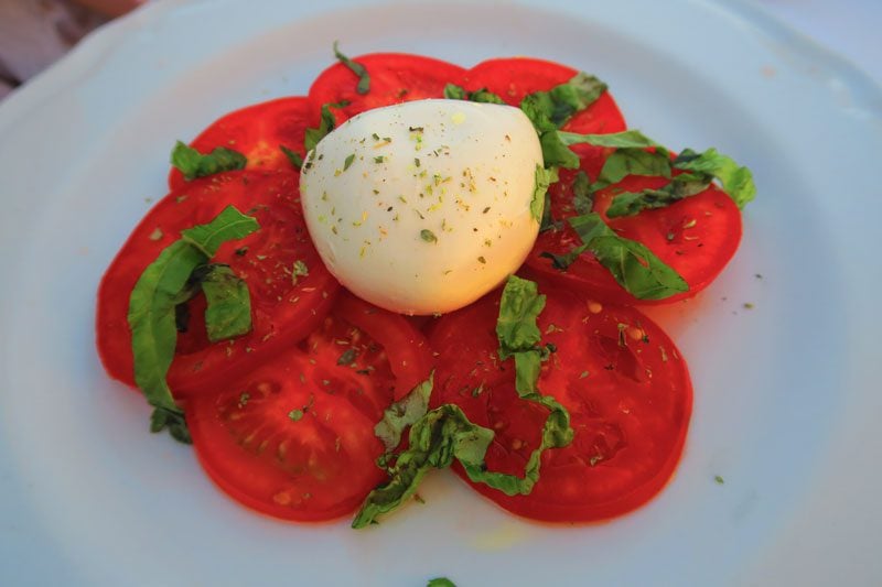 Le Bonta del Capo - best restaurant Amalfi - caprese salad