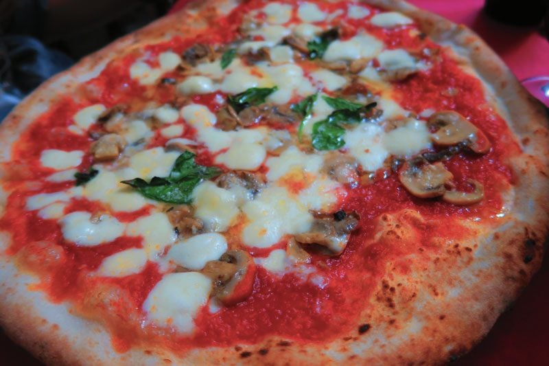 Pizza di Matteo - best pizza in Naples historic center