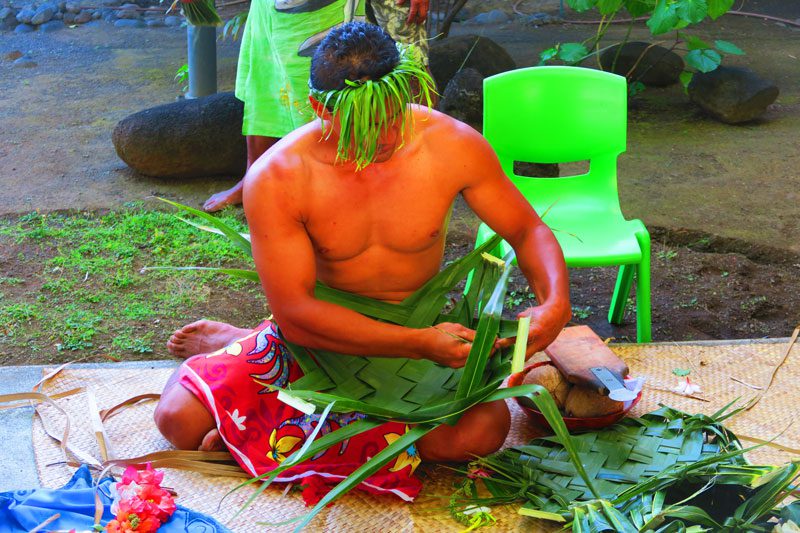 basket weaving Tahiti French Polynesia