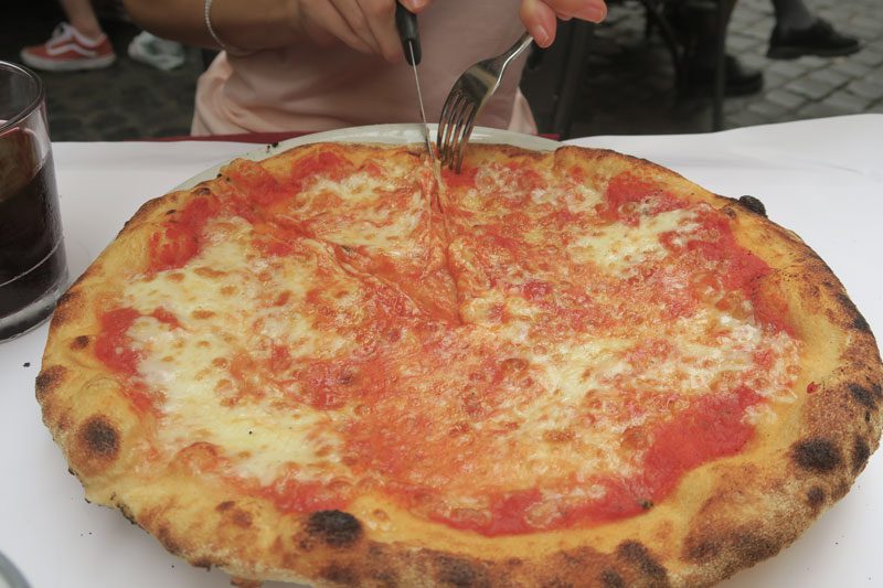 Dar Poeta best pizza in Rome - Trastevere