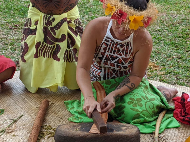 Making Tapa - Tahiti French Polynesia