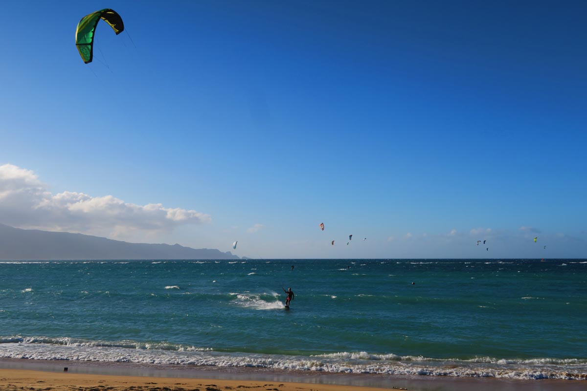 Kitesurfers in Kahana Beach Park - Maui - Hawaii
