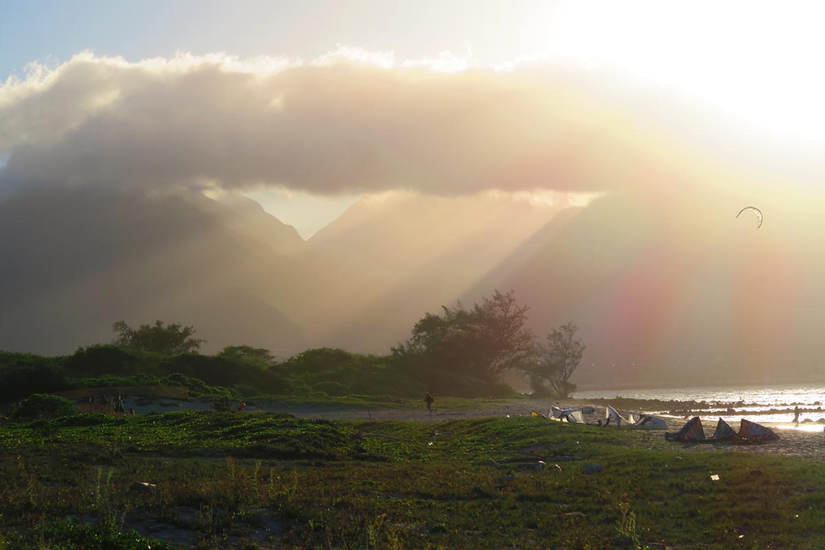 Rays pierce Iao Valley - Kahana Beach Park - Maui - Hawaii