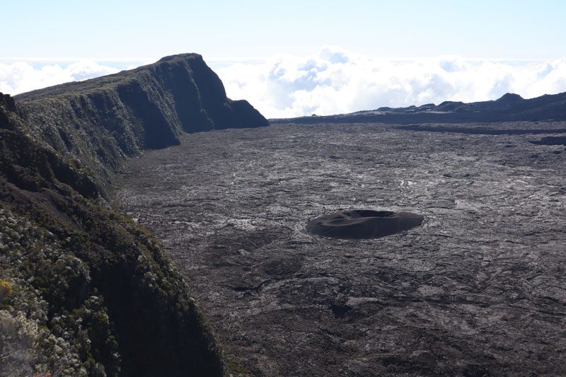 Outer-crater-wall-and-formica-Leo-Pas-de-Bellecombe-Reunion-island