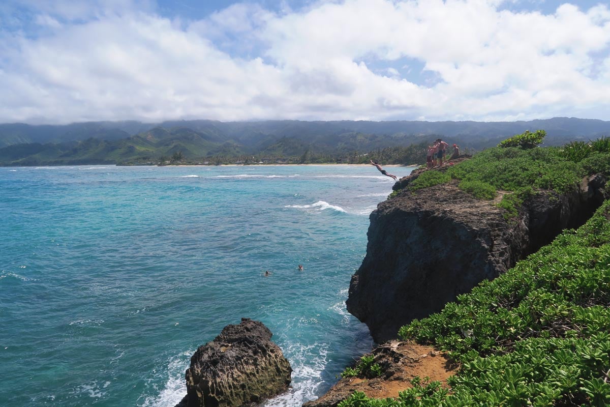 Cliff jumping - Laʻie Point State Wayside - Oahu - Hawaii