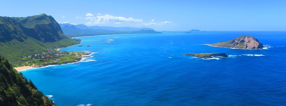 Panoramic view of Oahu coastline from Makapu‘u Point Lighthouse Trail
