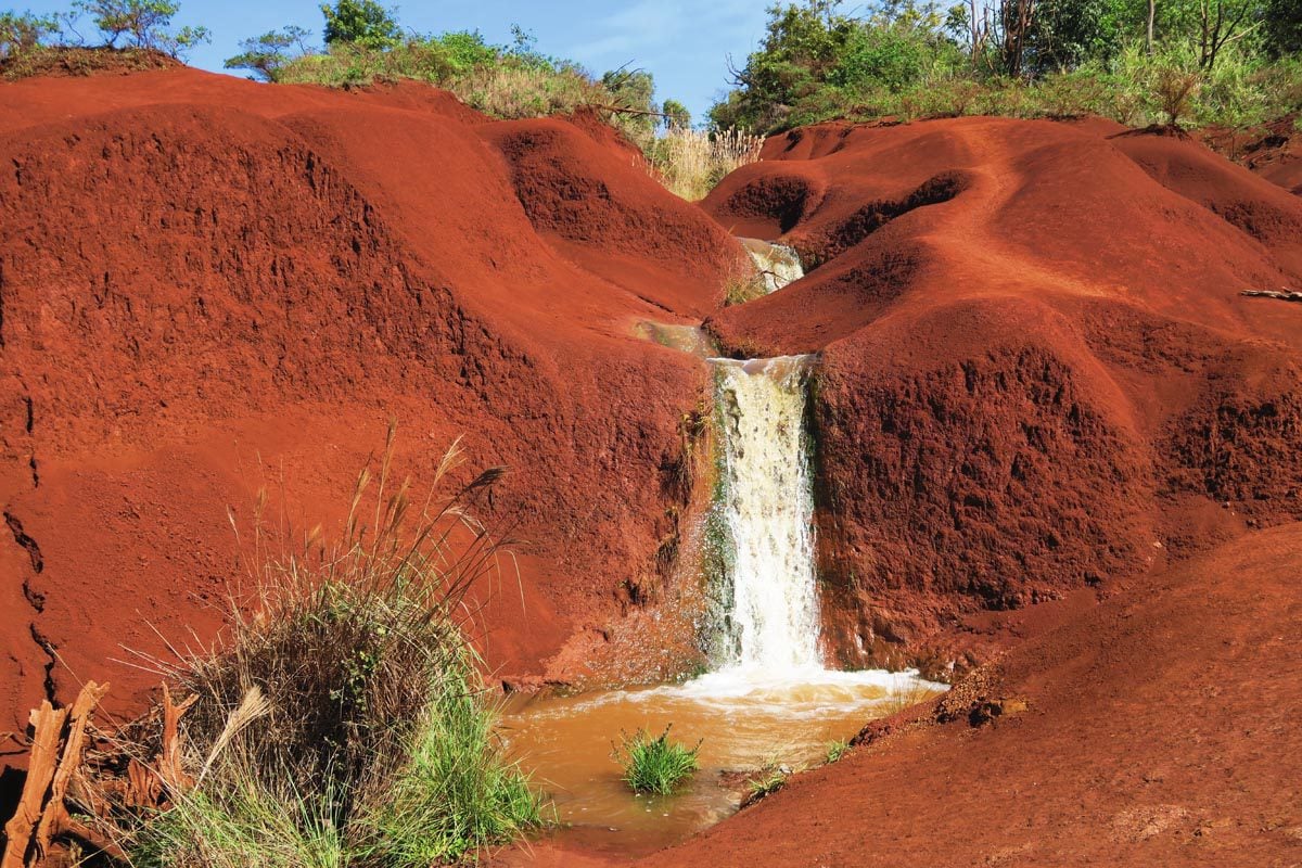 Red-soil-Waimea-Canyon-Scenic-Drive-Kauai-Hawaii