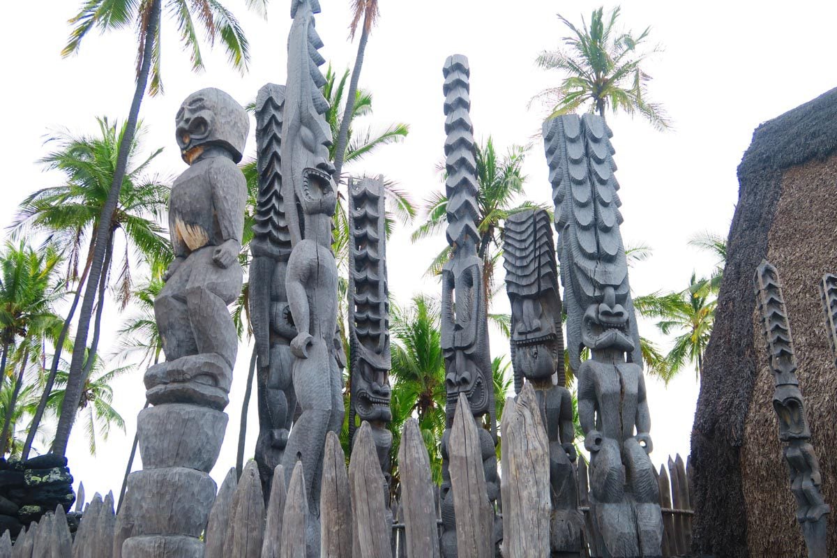 Wooden statues - Pu’uhonua o Honaunau National Historical Park - City of Refuge - Big Island Hawaii