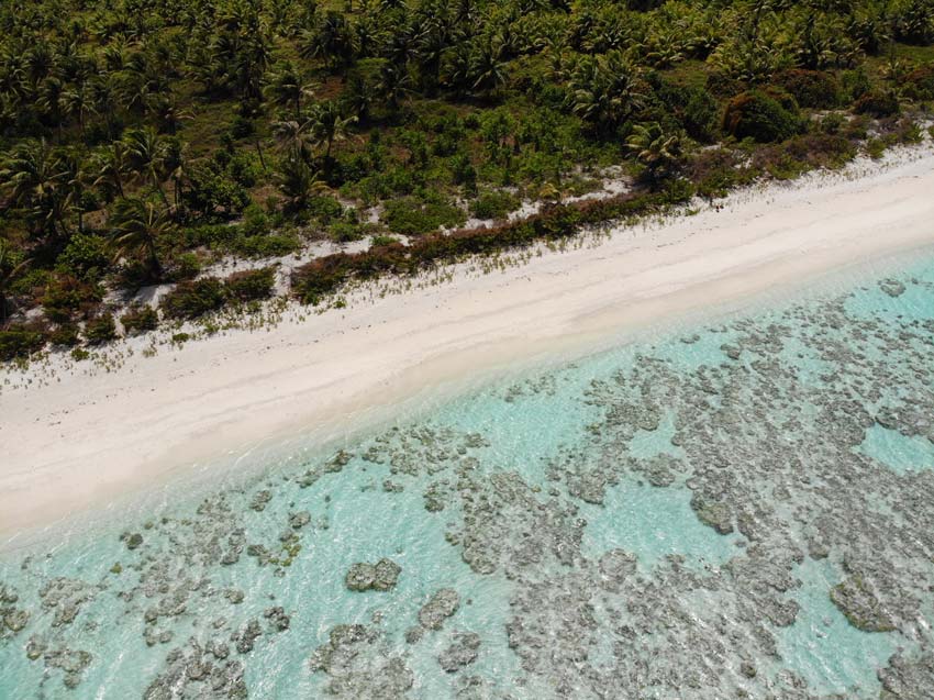 beach and lagoon - motu auira - Maupiti - French Polynesia