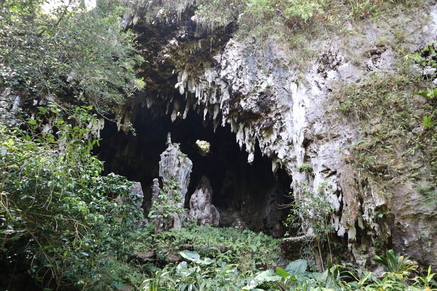 ana aeo - Mitterrand Cave - rurutu - austral islands - french polynesia - exterior