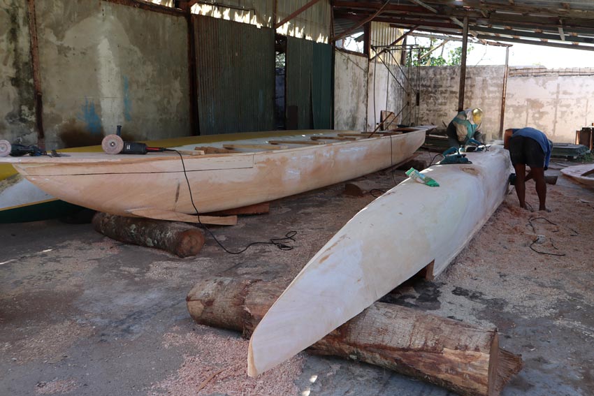 canoe builders - raivavae - austral islands - french polynesia