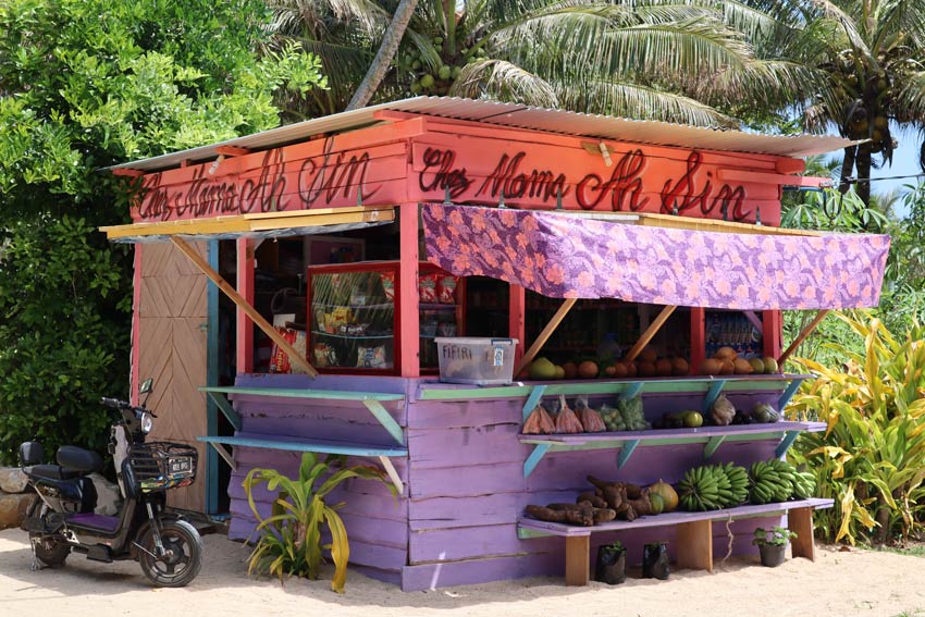 fruit stand - tubuai - austral islands - french polynesia