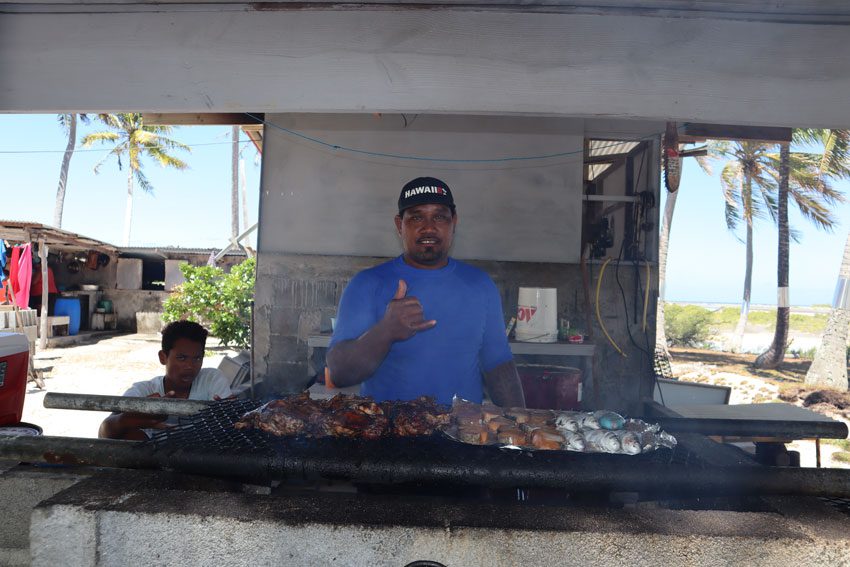 picnic motu - bbq lunch - tikehau lagoon tour - french polynesia