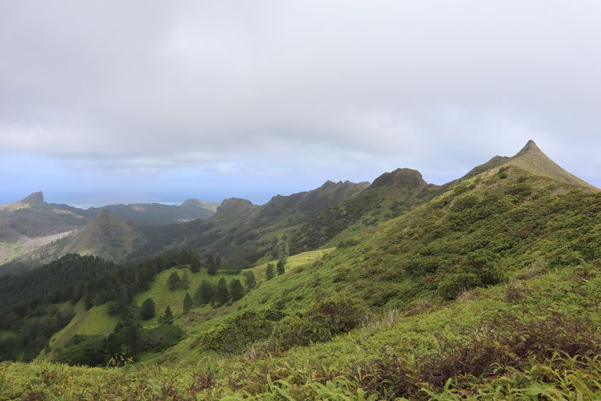 ridge on mount hiro hike - raivavae - austral islands - french polynesia