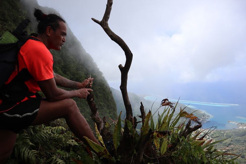 hike to pierced mountain moorea - french polynesia