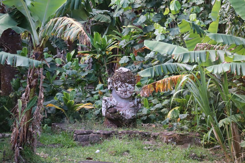 Smiling Tiki statue Raivavae - Austral Islands - French Polynesia