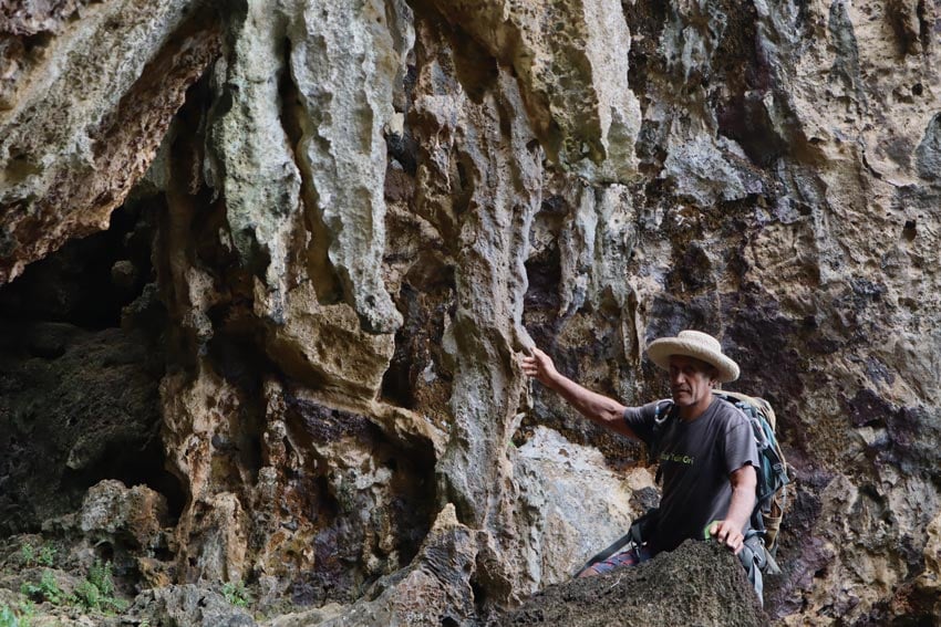 hiking guide in monstre cave Rurutu - Austral Islands - French Polynesia