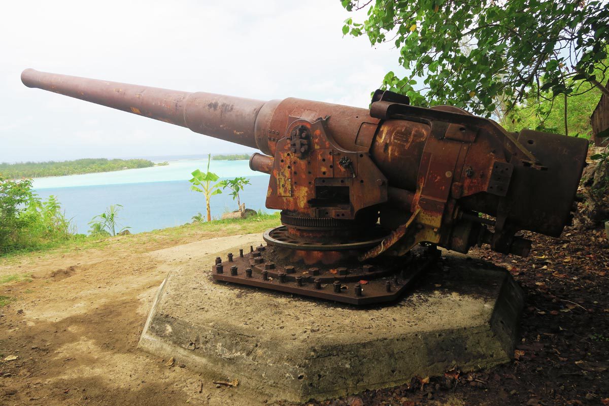 Faanui WWII canon - Operation Bobcat - Bora Bora