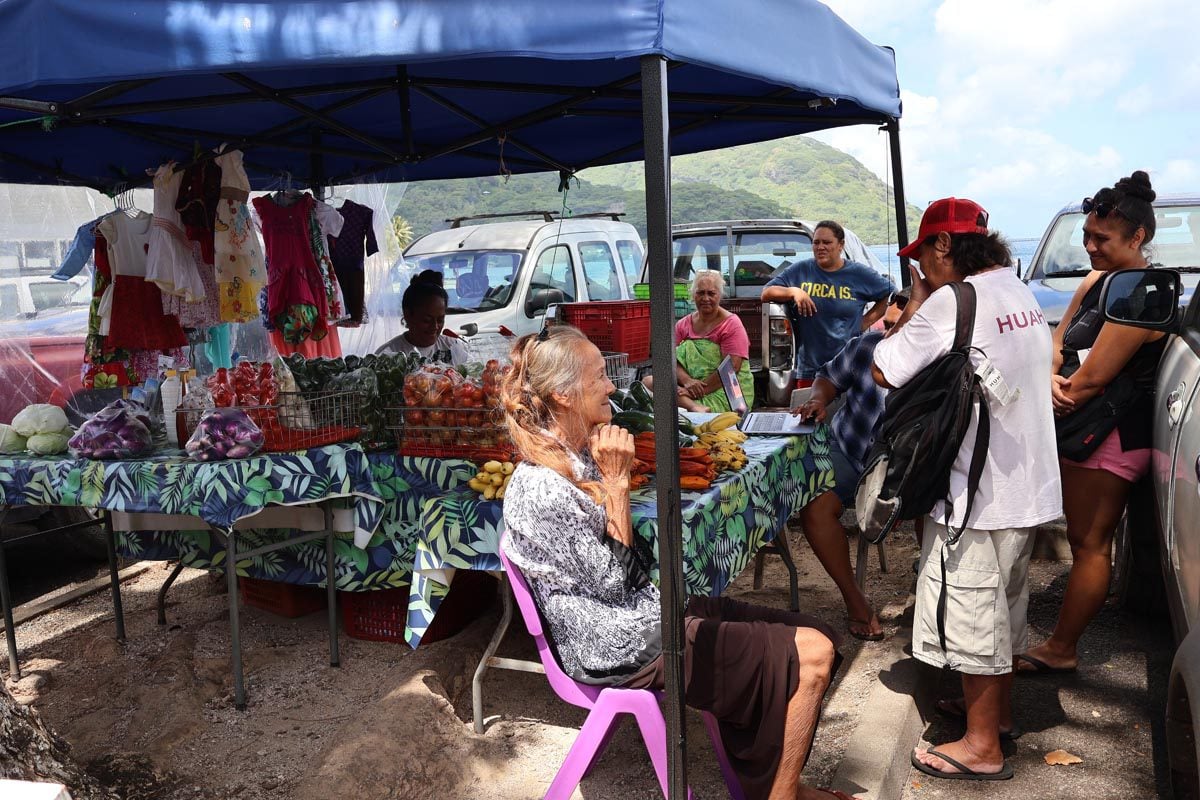 Fare - Huahine main village - locals at fruit stall