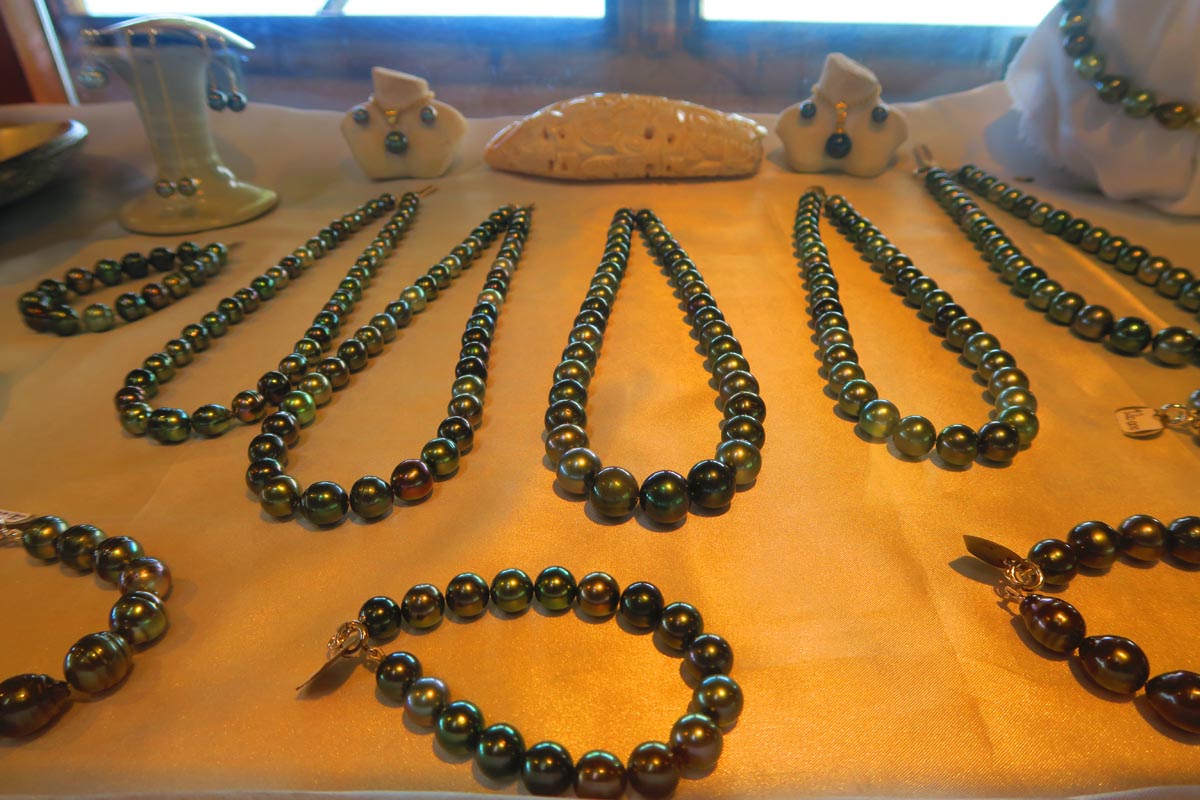 Huahine Nui Pearls & Pottery - black pearls