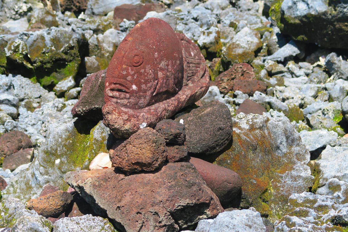 Marae Taputapuatea - Raiatea - fish head sculpture