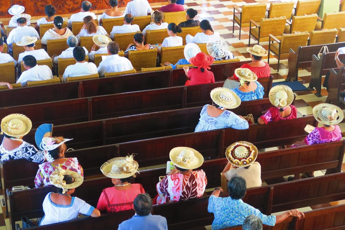Paofai Temple - Tahiti Church - Sunday service - traditional hats