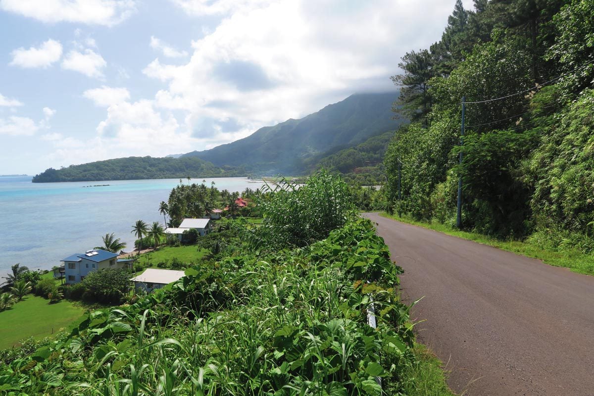 The coastal road around Puohine - Raiatea