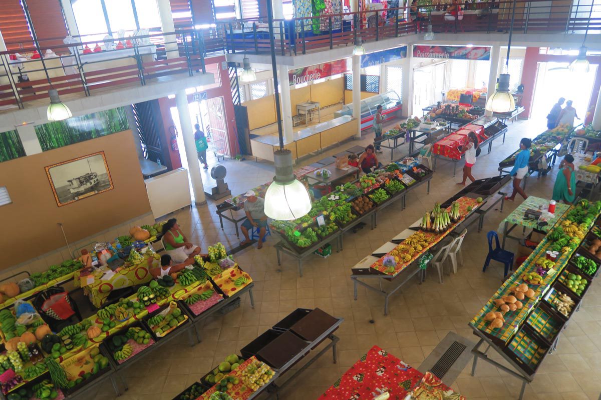 Uturoa public market - Raiatea