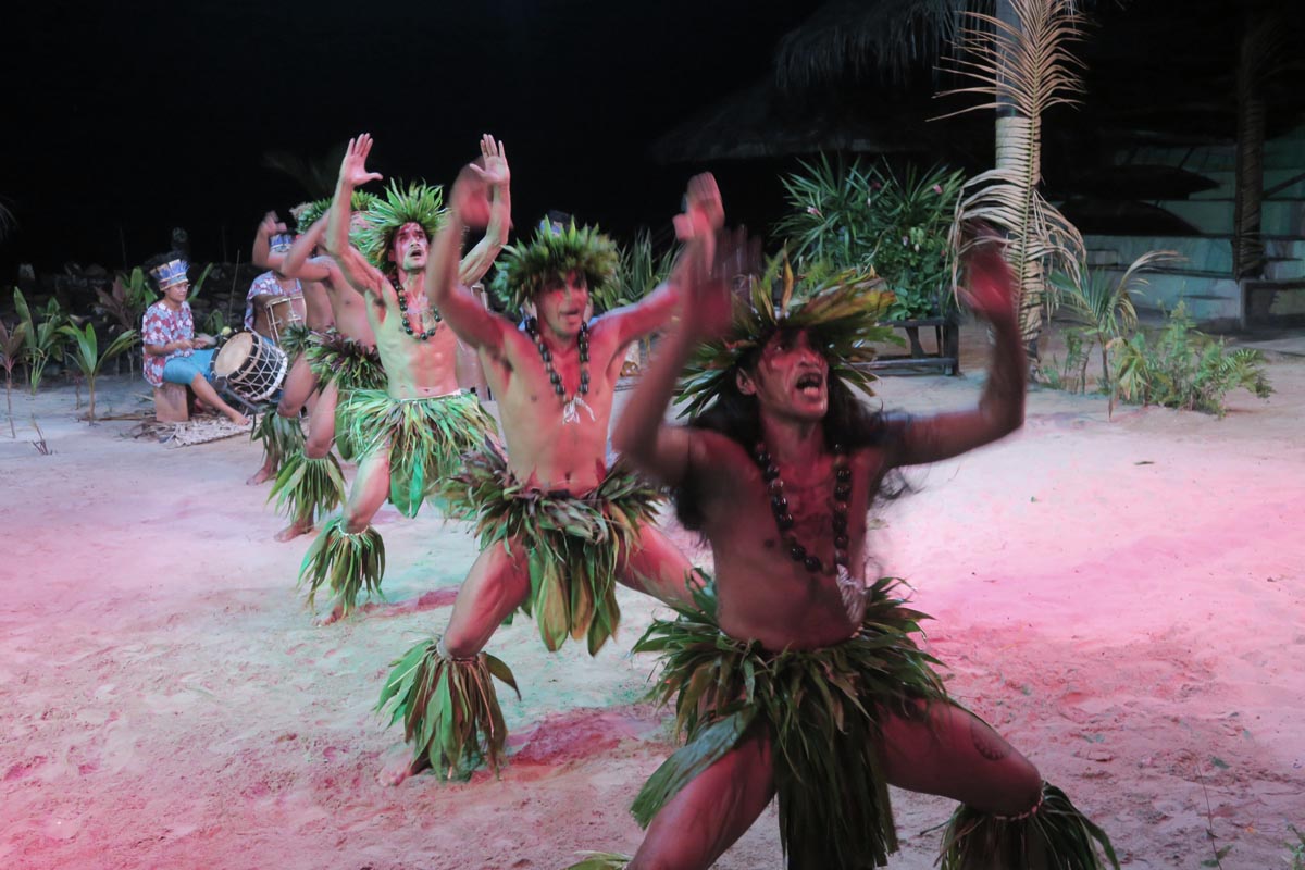 Tiki Village - Moorea - men dancing