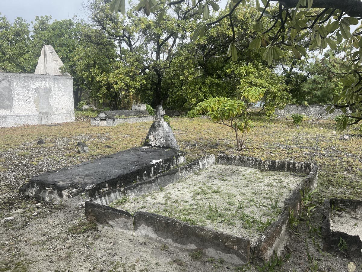 Tetamanu Village - Fakarava South - tomb