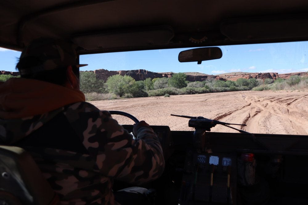 Canyon de Chelly tour - inside truck