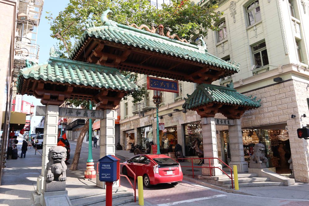 San Francisco Pagoda Gate into chinatown