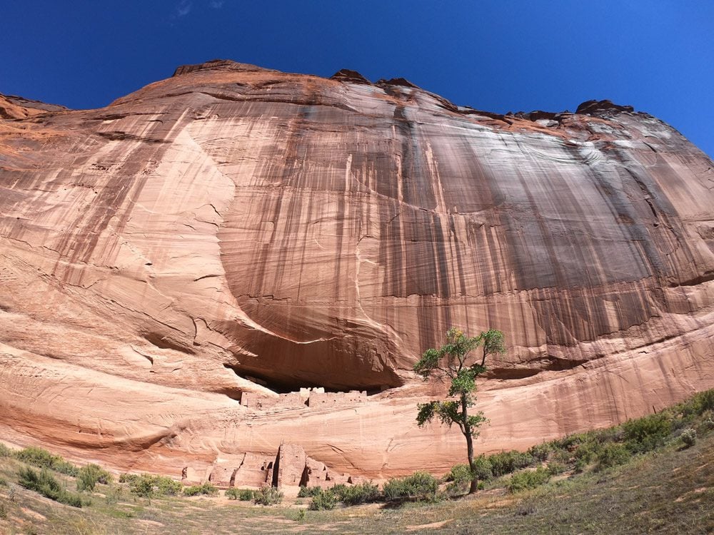 View-of-cliff-dwelling-in-Canyon-de-Chelly