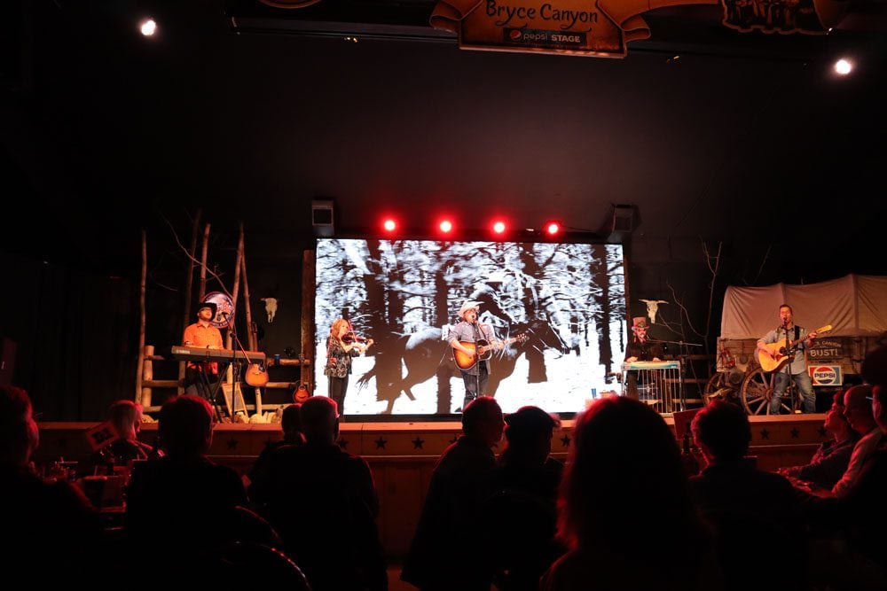 country music at Ebenezers Barn and Grill - bryce canyon