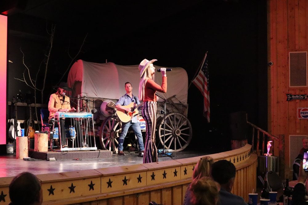 country music at Ebenezers Barn and Grill - bryce canyon
