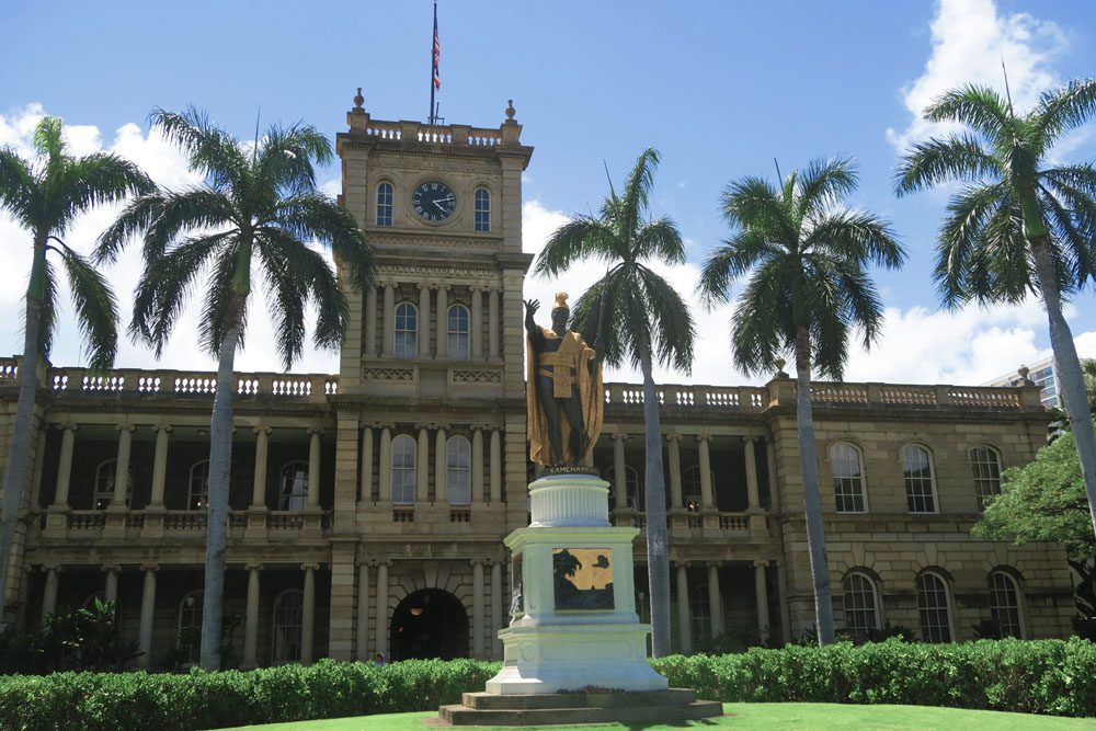 king kamehameha statue in hawaii