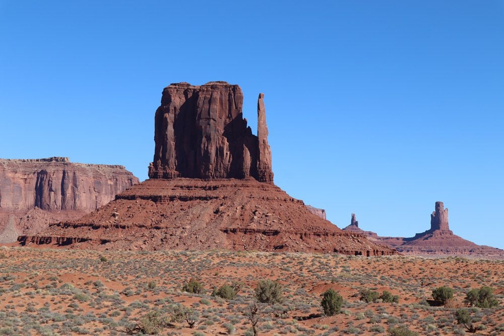 the mittens butte - monument valley scenic drive