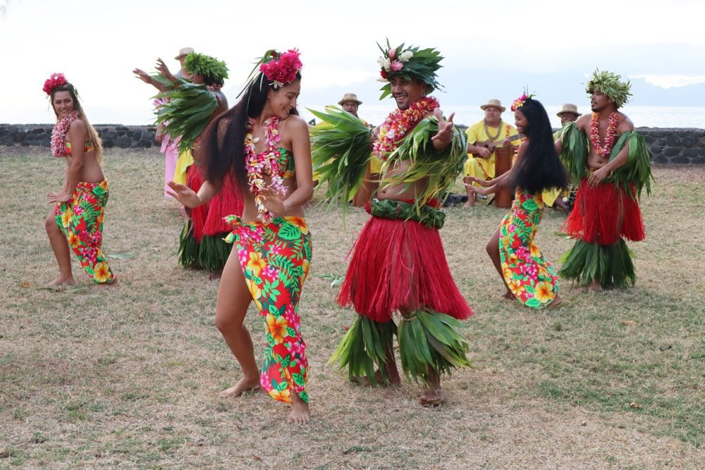 ריקודים פולינזים באי טהיטי