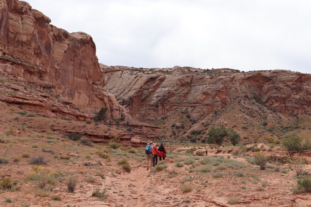 Hiking in Horseshoe Canyon - Canyonlands National Park - Utah