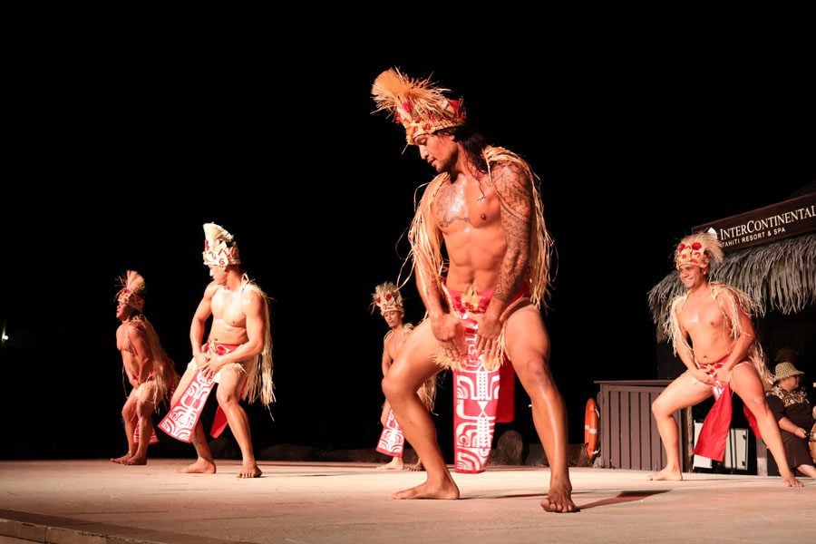 ריקוד מסורתי בטהיטי
