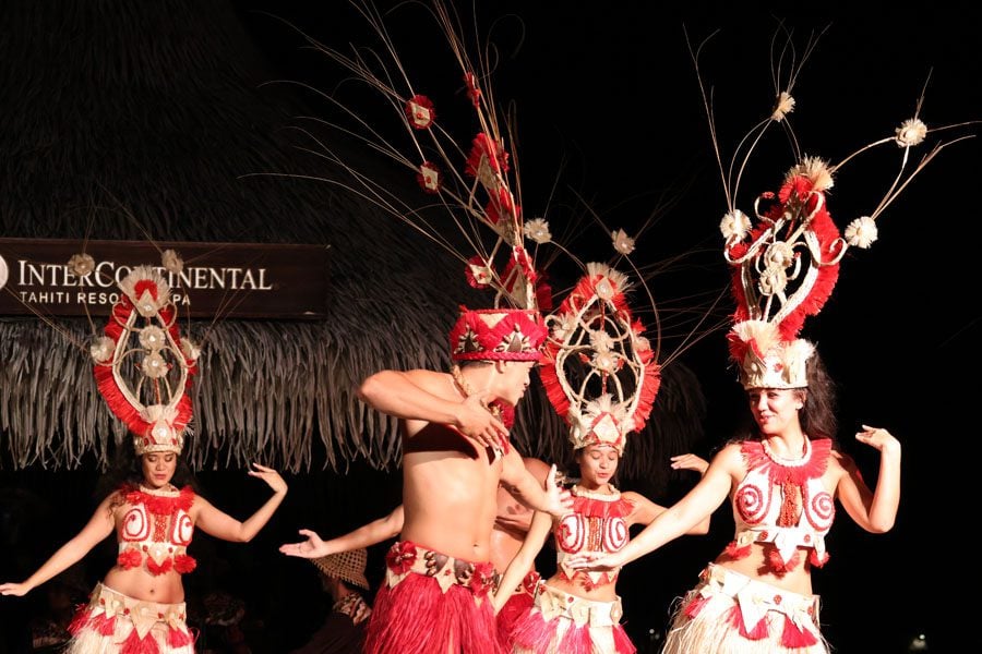 ריקוד פולינזי מסורתי בטהיטי